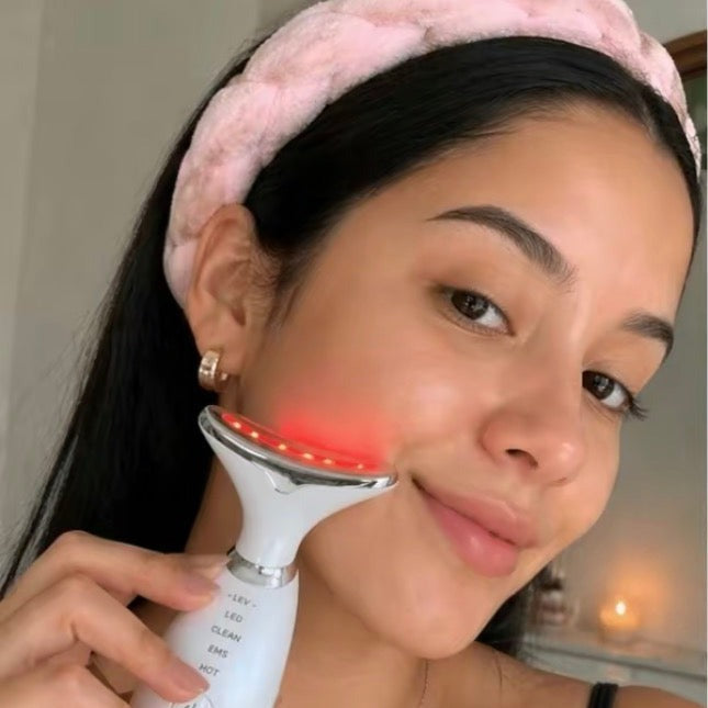 Customer using the LED wand in red light mode on the jaw